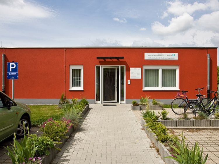 Eingang zur Psychiatrischen Institutsambulanz für Kinder und Jugendliche