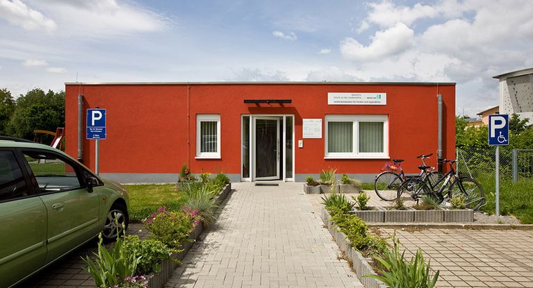 Eingang zur Psychiatrischen Institutsambulanz für Kinder und Jugendliche